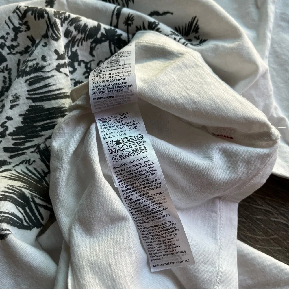Levi’s One With Nature T-Shirt - Picture 10 of 17